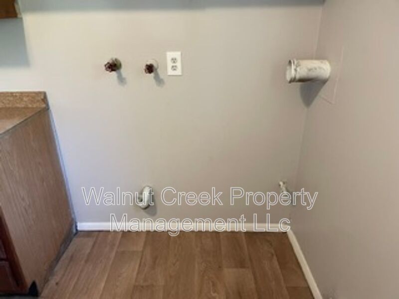 2 Bed 1 Bath - Triplex in Elyria property image