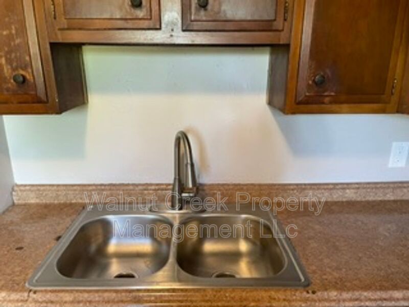 2 Bed 1 Bath - Triplex in Elyria property image