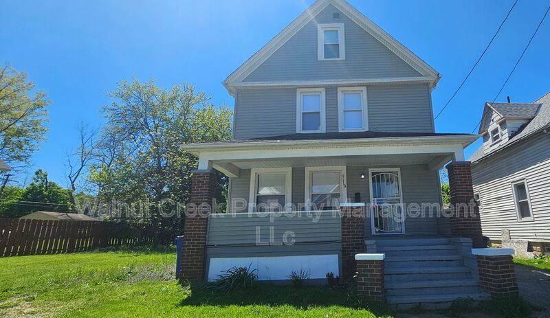 4 Bed - 2 Bath - Single Family Home in Cleveland property image