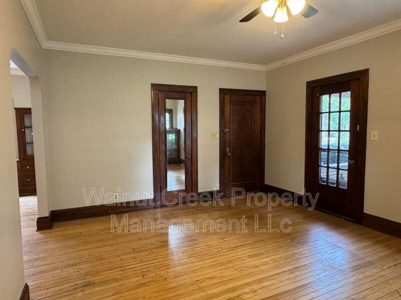 2 Bed- 1 Bath - Down unit of a Duplex property image