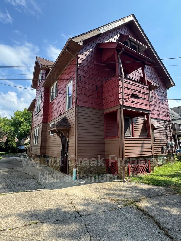 2 Bed- 1 Bath - Down unit of a Duplex property image