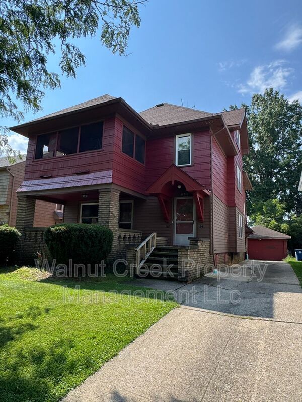 2 Bed- 1 Bath - Down unit of a Duplex property image