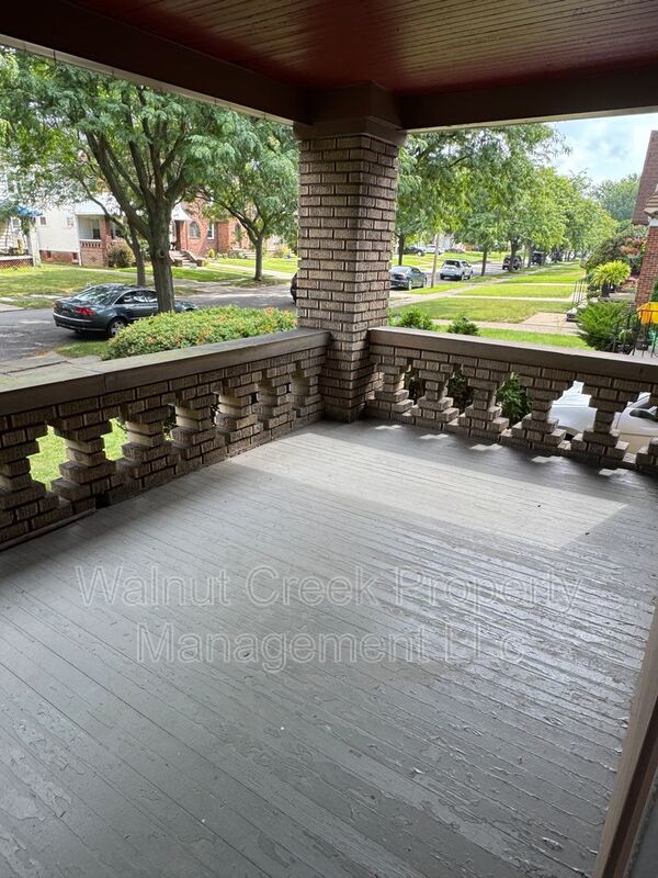 2 Bed- 1 Bath - Down unit of a Duplex property image
