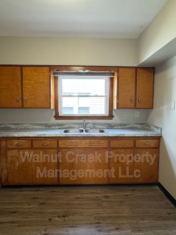 2 Bed- 1 Bath - Down unit of a Duplex property image