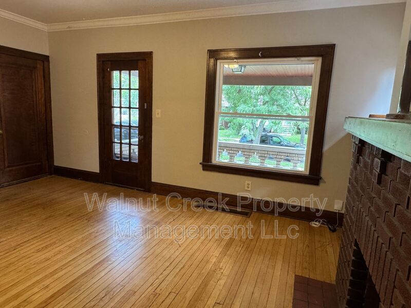 2 Bed- 1 Bath - Down unit of a Duplex property image