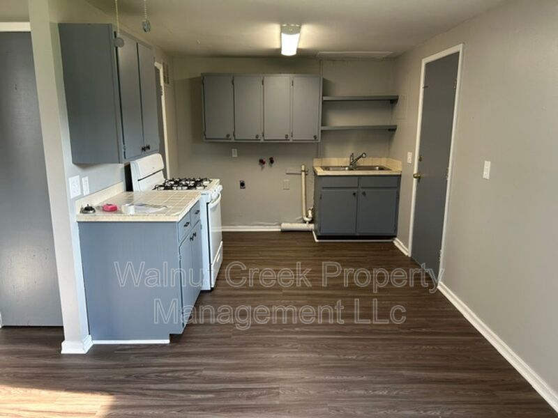 Side-by-Side Duplex--3 Bed- 1 Bath - Lorain property image