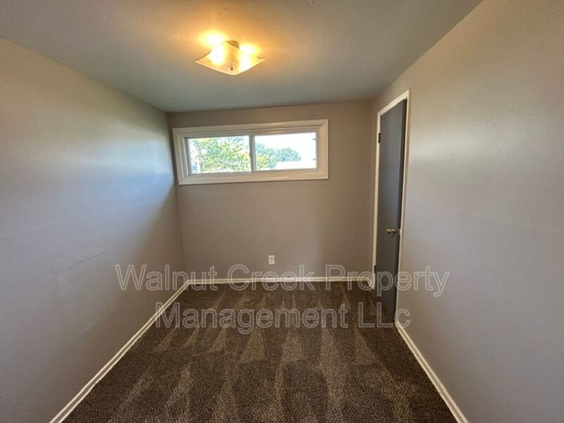 Side-by-Side Duplex--3 Bed- 1 Bath - Lorain property image