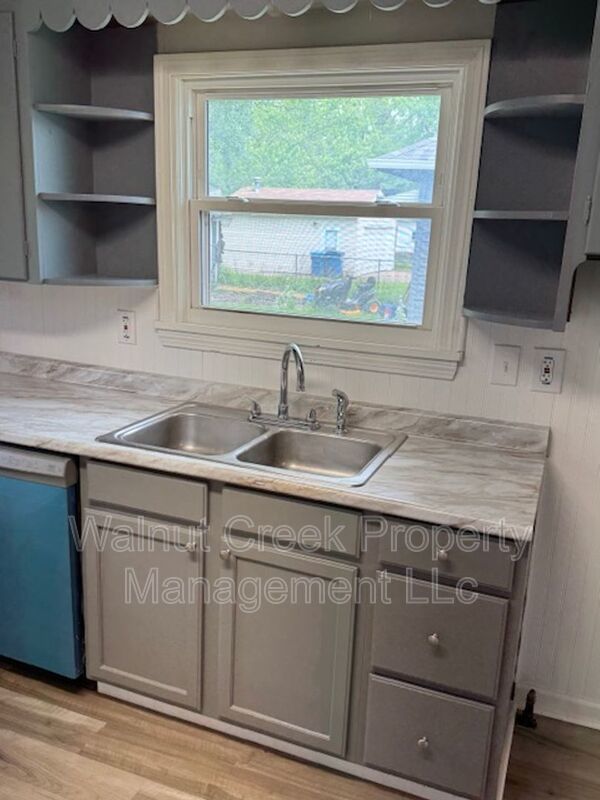 3 Bed - 1 Bath - Single Family Home in Lorain property image