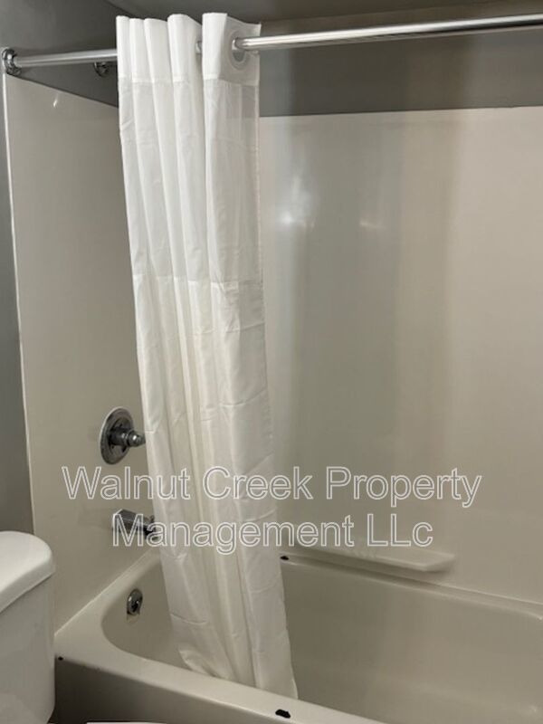 3 Bed - 1 Bath - Single Family Home in Lorain property image