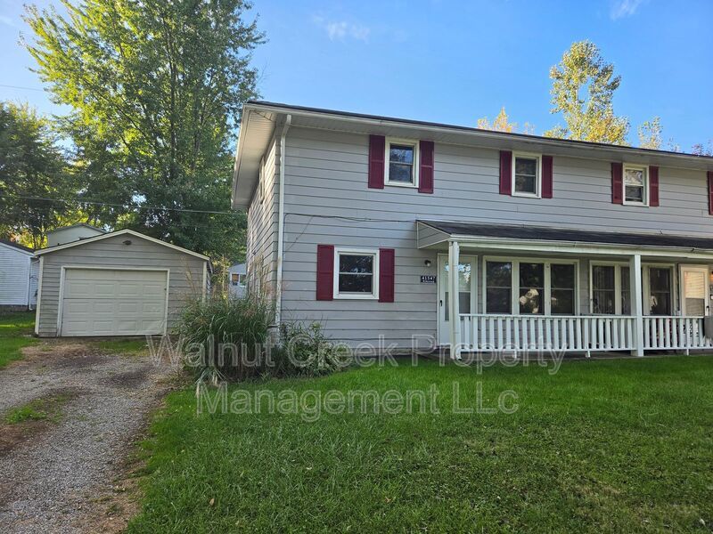 4 Bed- 2 Bath - Side by Side Duplex in Elyria property image