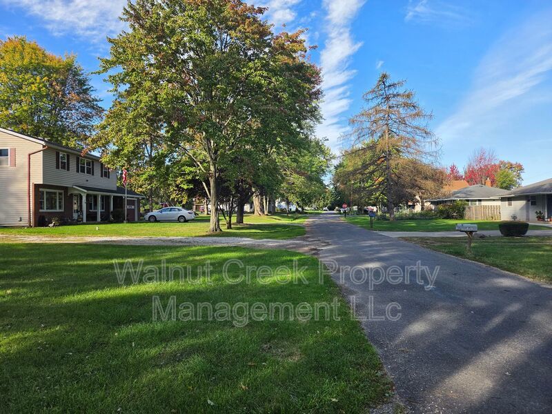 4 Bed- 2 Bath - Side by Side Duplex in Elyria property image