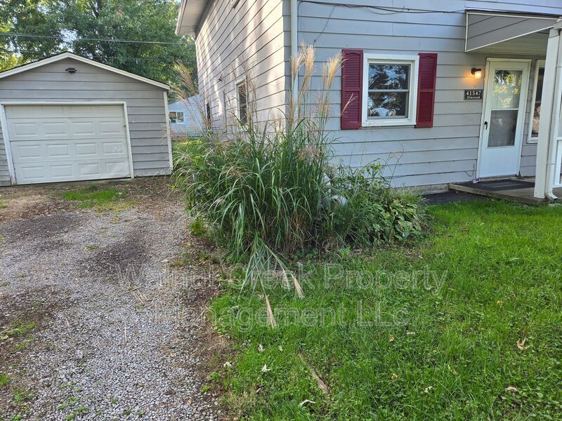 4 Bed- 2 Bath - Side by Side Duplex in Elyria property image