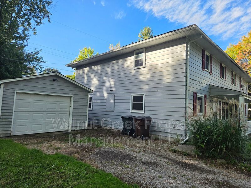 4 Bed- 2 Bath - Side by Side Duplex in Elyria property image