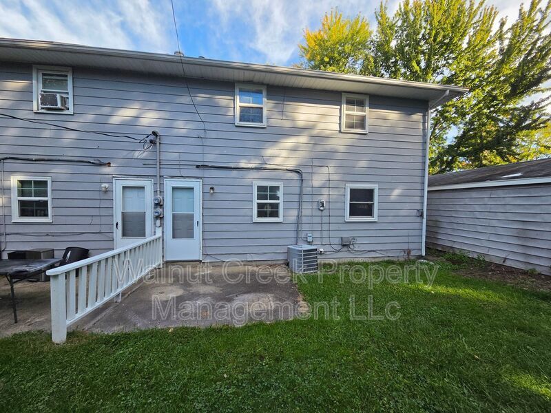 4 Bed- 2 Bath - Side by Side Duplex in Elyria property image