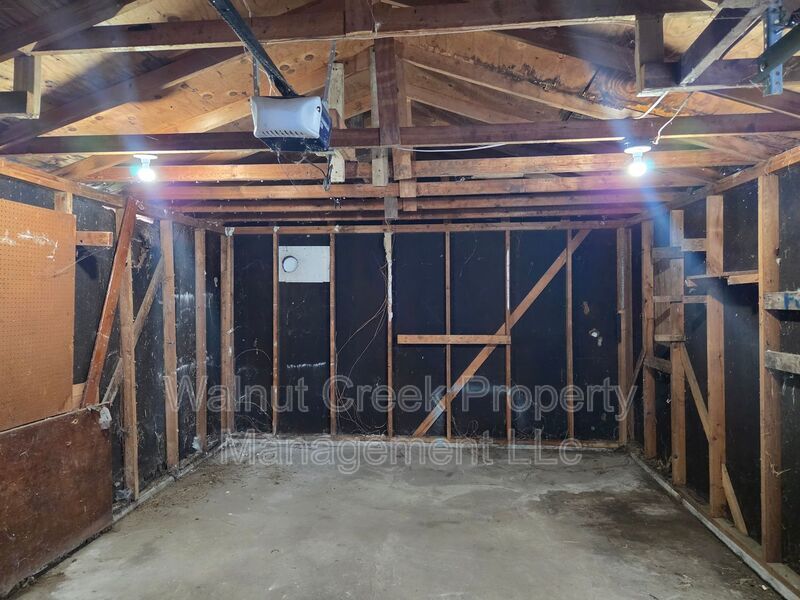 4 Bed- 2 Bath - Side by Side Duplex in Elyria property image