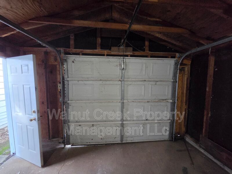 4 Bed- 2 Bath - Side by Side Duplex in Elyria property image