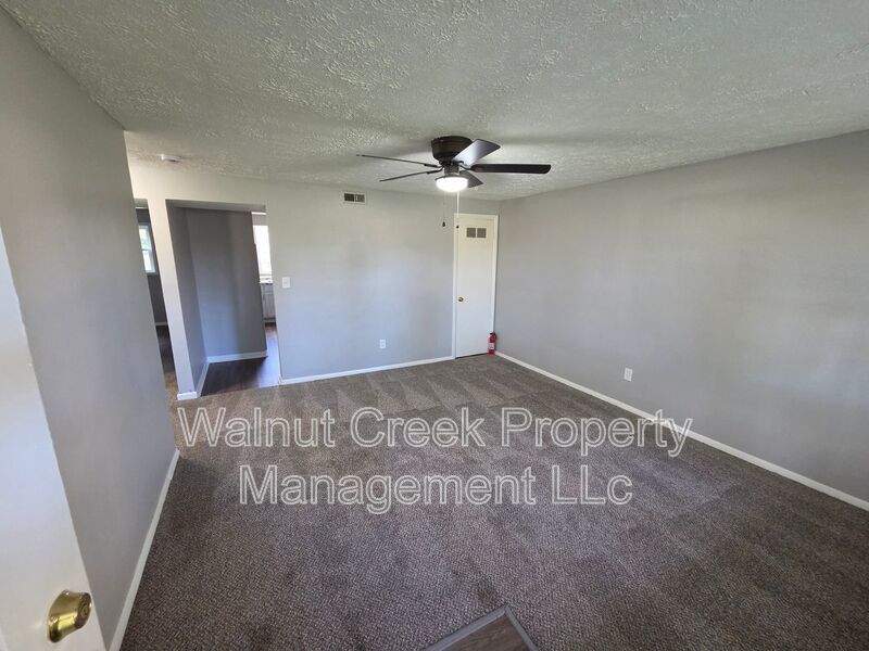 4 Bed- 2 Bath - Side by Side Duplex in Elyria property image