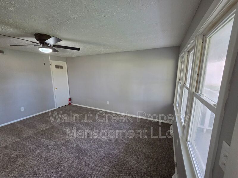 4 Bed- 2 Bath - Side by Side Duplex in Elyria property image