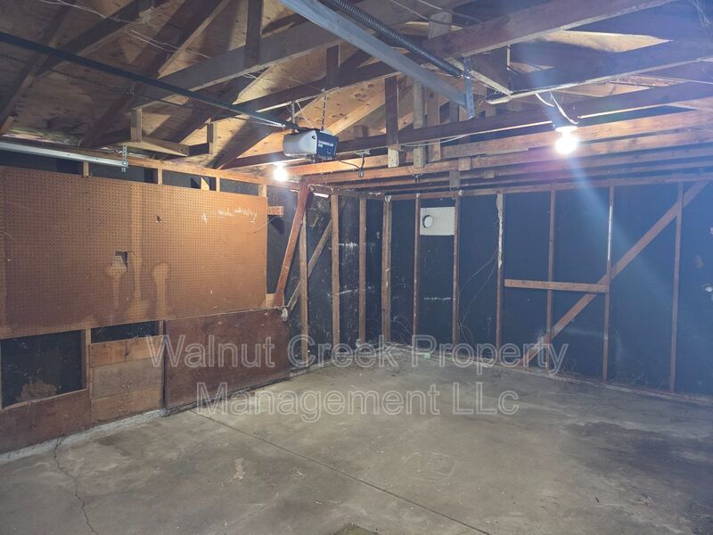 4 Bed- 2 Bath - Side by Side Duplex in Elyria property image
