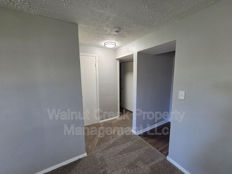 4 Bed- 2 Bath - Side by Side Duplex in Elyria property image
