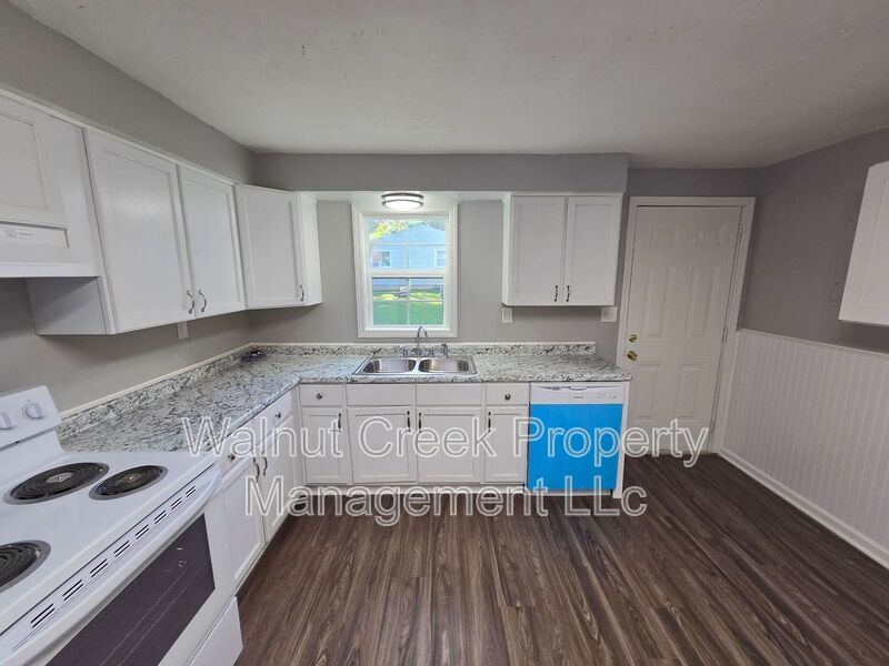 4 Bed- 2 Bath - Side by Side Duplex in Elyria property image