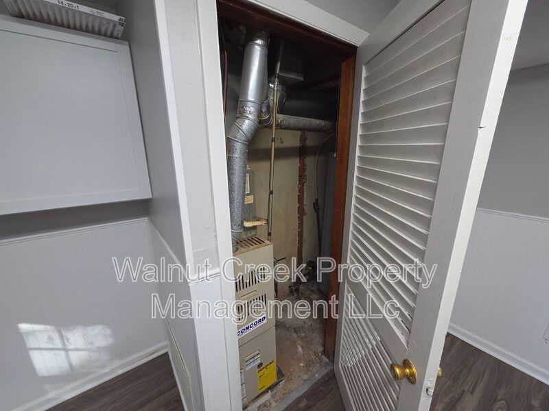 4 Bed- 2 Bath - Side by Side Duplex in Elyria property image