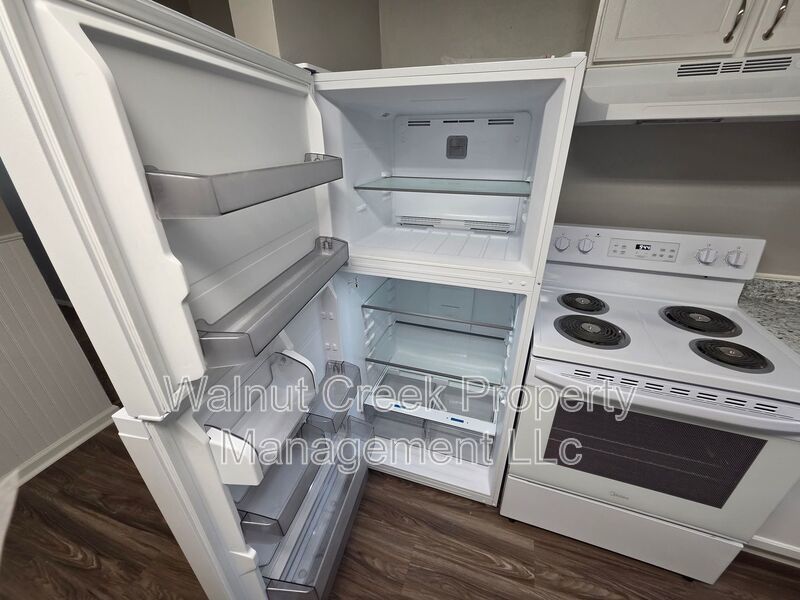 4 Bed- 2 Bath - Side by Side Duplex in Elyria property image