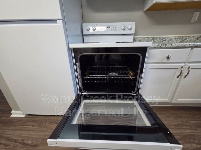 4 Bed- 2 Bath - Side by Side Duplex in Elyria property image
