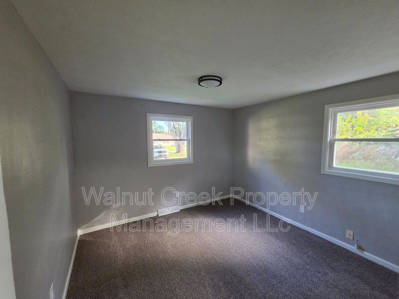 4 Bed- 2 Bath - Side by Side Duplex in Elyria property image