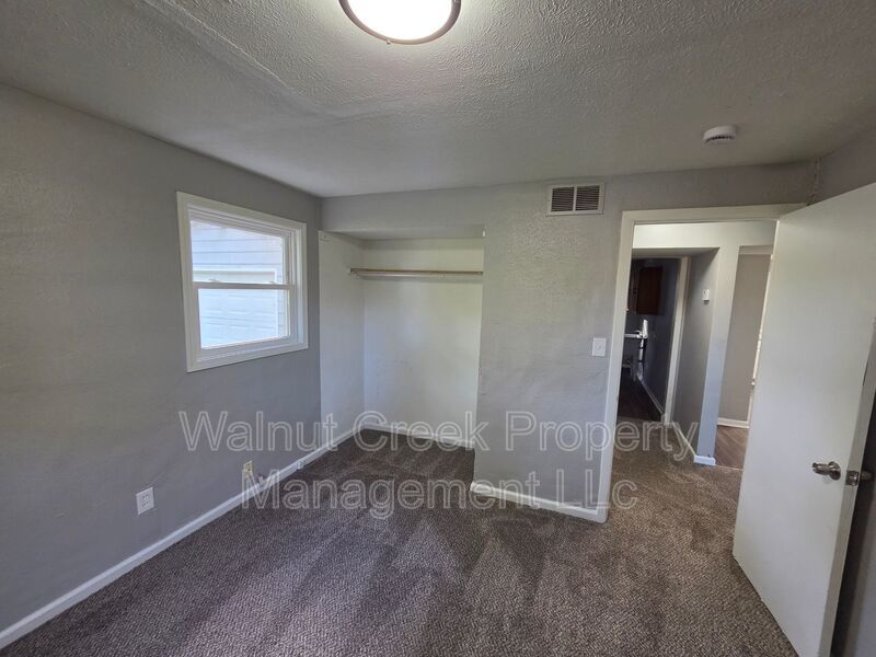 4 Bed- 2 Bath - Side by Side Duplex in Elyria property image