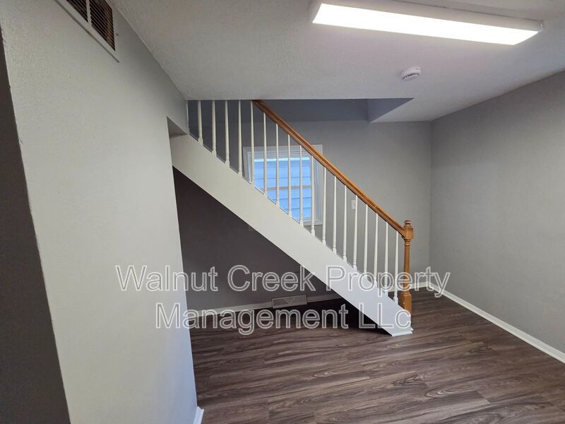 4 Bed- 2 Bath - Side by Side Duplex in Elyria property image