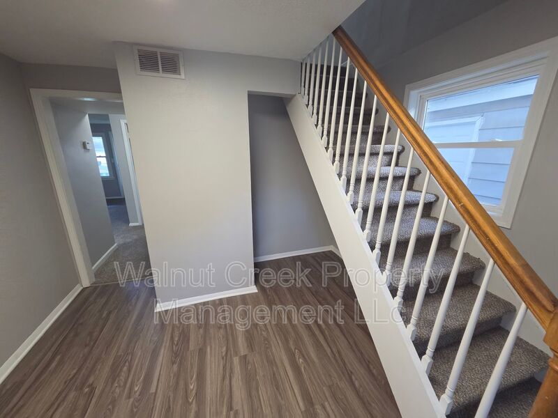 4 Bed- 2 Bath - Side by Side Duplex in Elyria property image