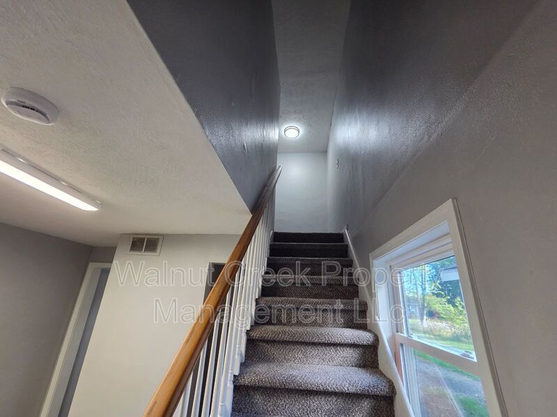 4 Bed- 2 Bath - Side by Side Duplex in Elyria property image