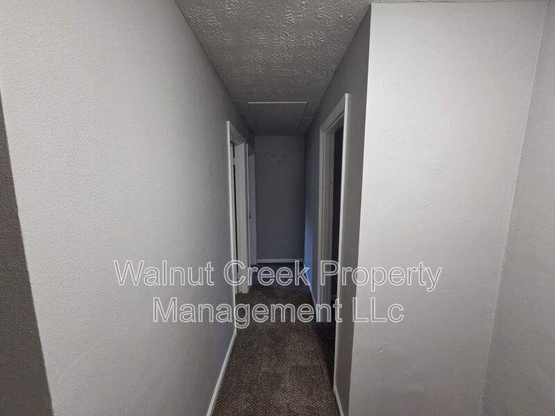 4 Bed- 2 Bath - Side by Side Duplex in Elyria property image