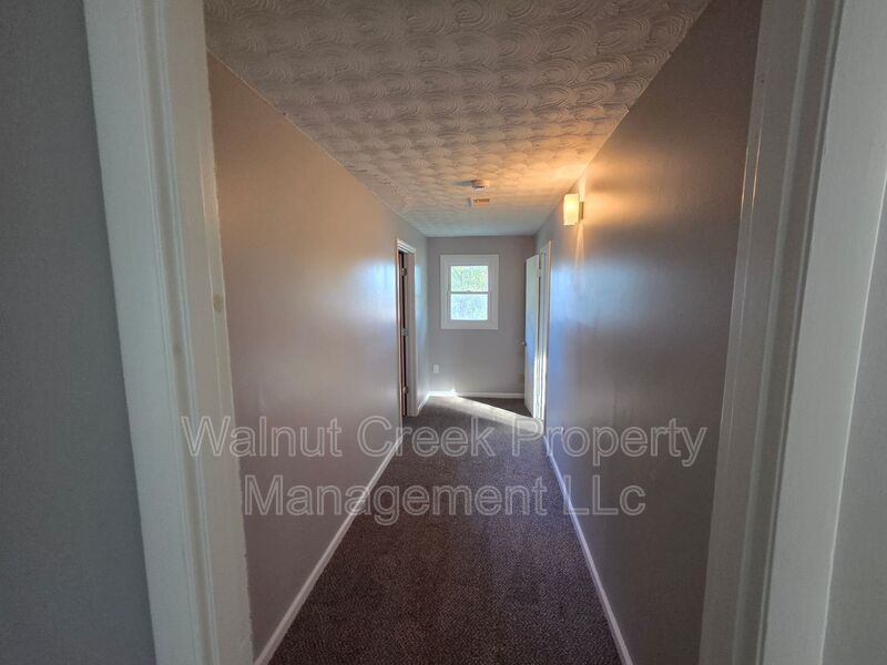 4 Bed- 2 Bath - Side by Side Duplex in Elyria property image