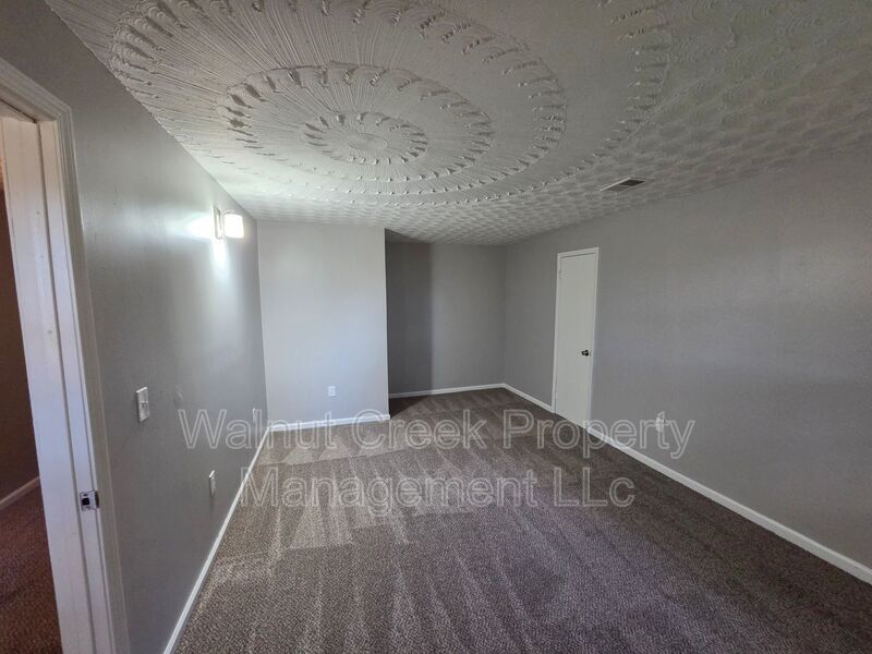 4 Bed- 2 Bath - Side by Side Duplex in Elyria property image