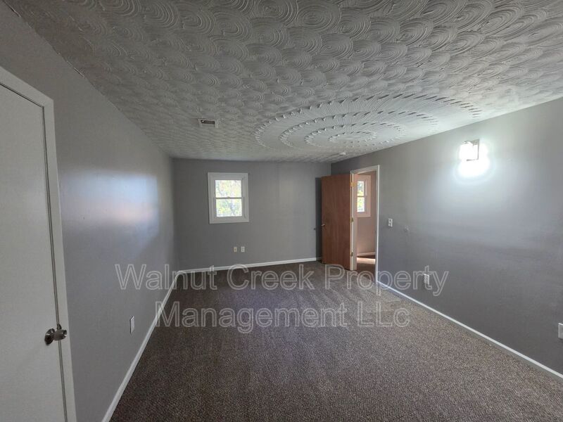 4 Bed- 2 Bath - Side by Side Duplex in Elyria property image