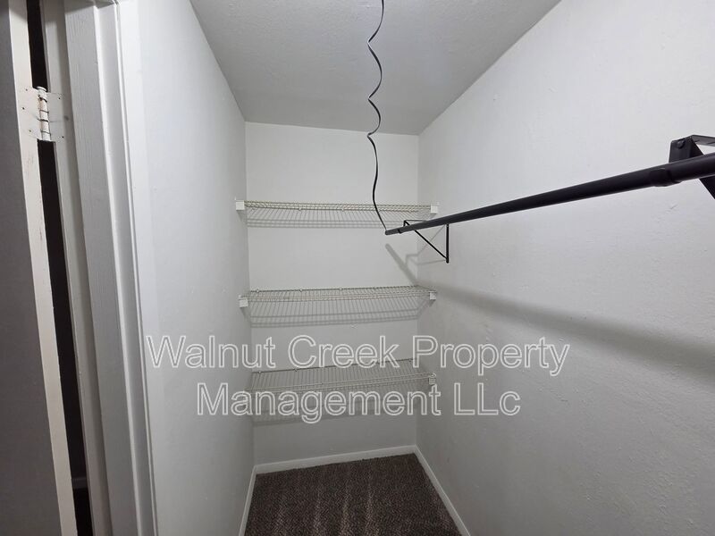 4 Bed- 2 Bath - Side by Side Duplex in Elyria property image