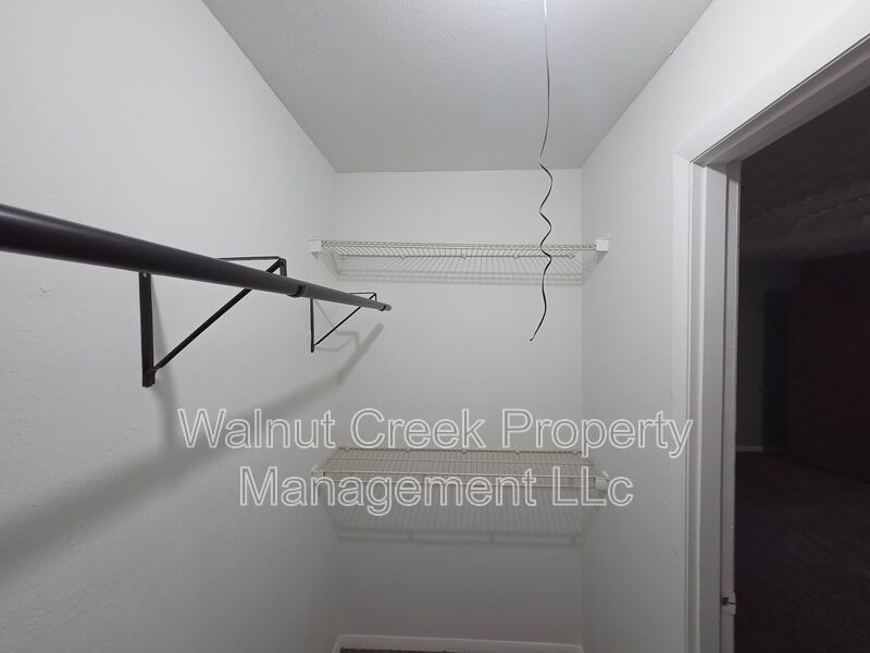4 Bed- 2 Bath - Side by Side Duplex in Elyria property image