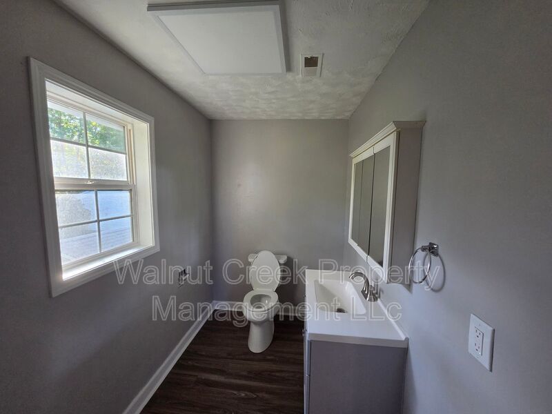 4 Bed- 2 Bath - Side by Side Duplex in Elyria property image