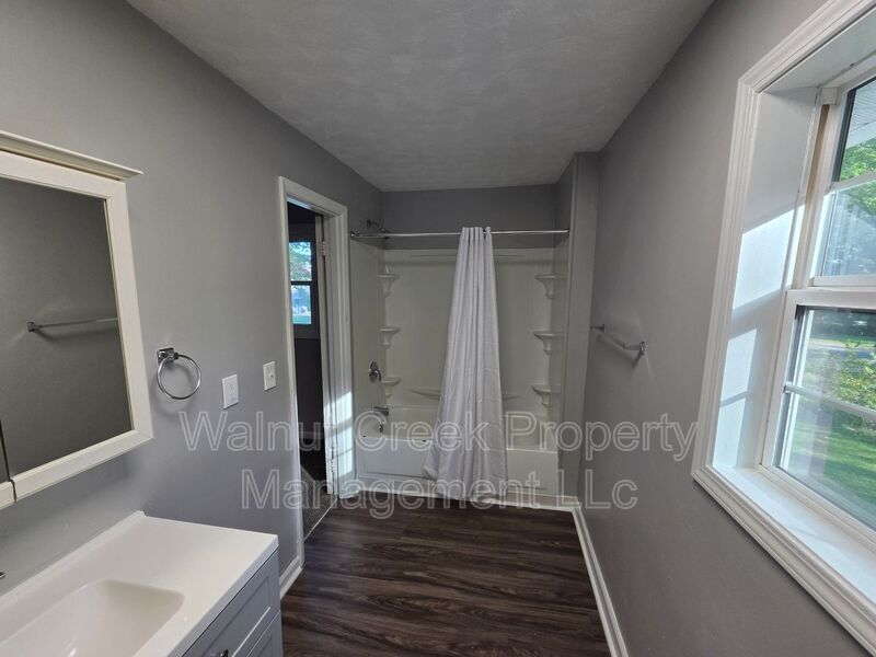 4 Bed- 2 Bath - Side by Side Duplex in Elyria property image