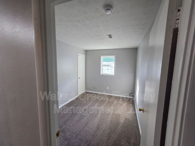 4 Bed- 2 Bath - Side by Side Duplex in Elyria property image