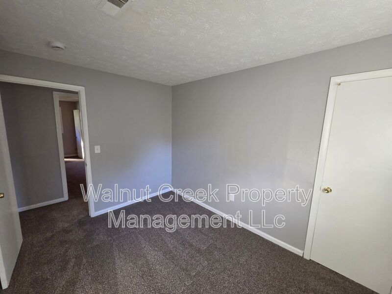 4 Bed- 2 Bath - Side by Side Duplex in Elyria property image