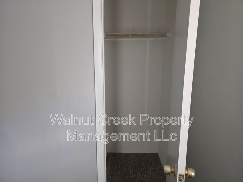 4 Bed- 2 Bath - Side by Side Duplex in Elyria property image