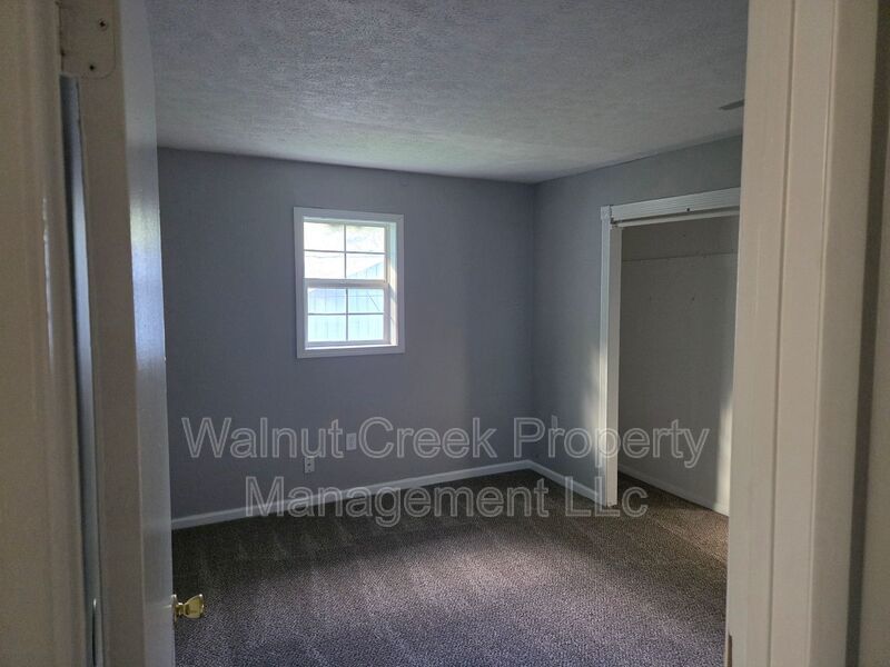 4 Bed- 2 Bath - Side by Side Duplex in Elyria property image