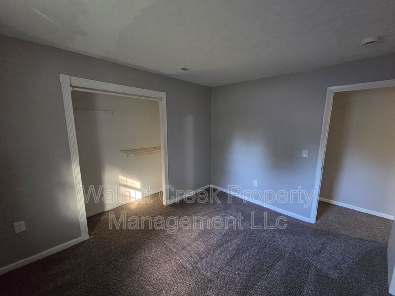 4 Bed- 2 Bath - Side by Side Duplex in Elyria property image