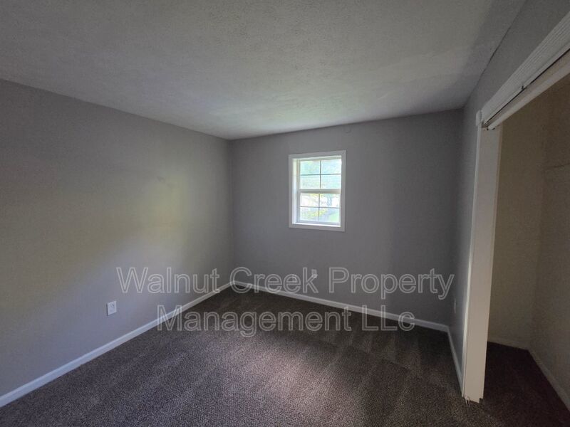 4 Bed- 2 Bath - Side by Side Duplex in Elyria property image