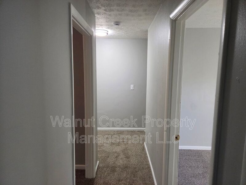 4 Bed- 2 Bath - Side by Side Duplex in Elyria property image