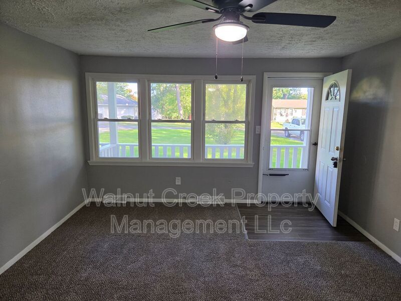 4 Bed- 2 Bath - Side by Side Duplex in Elyria property image